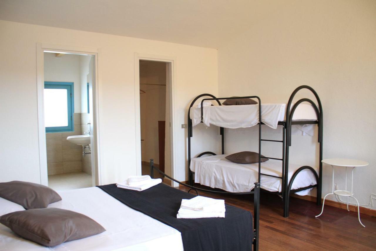 Li Piri Bed and Breakfast San Teodoro  Buitenkant foto